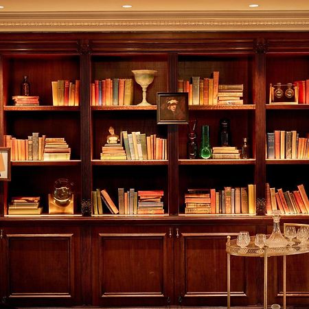 100 Queen'S Gate Hotel London, Curio Collection By Hilton Интерьер фото Library at the St. Regis