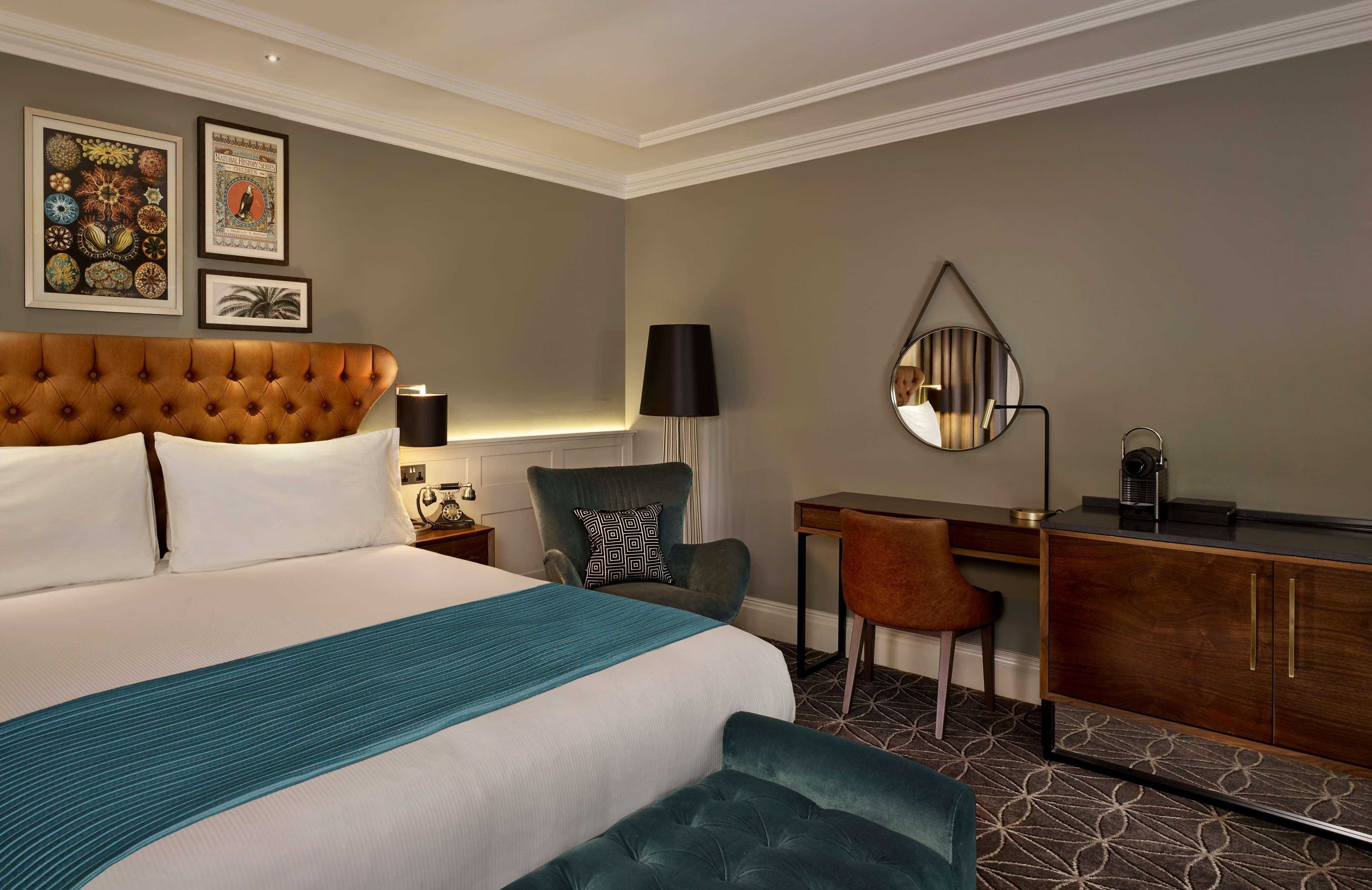 100 Queen'S Gate Hotel London, Curio Collection By Hilton Номер фото A bedroom at the hotel