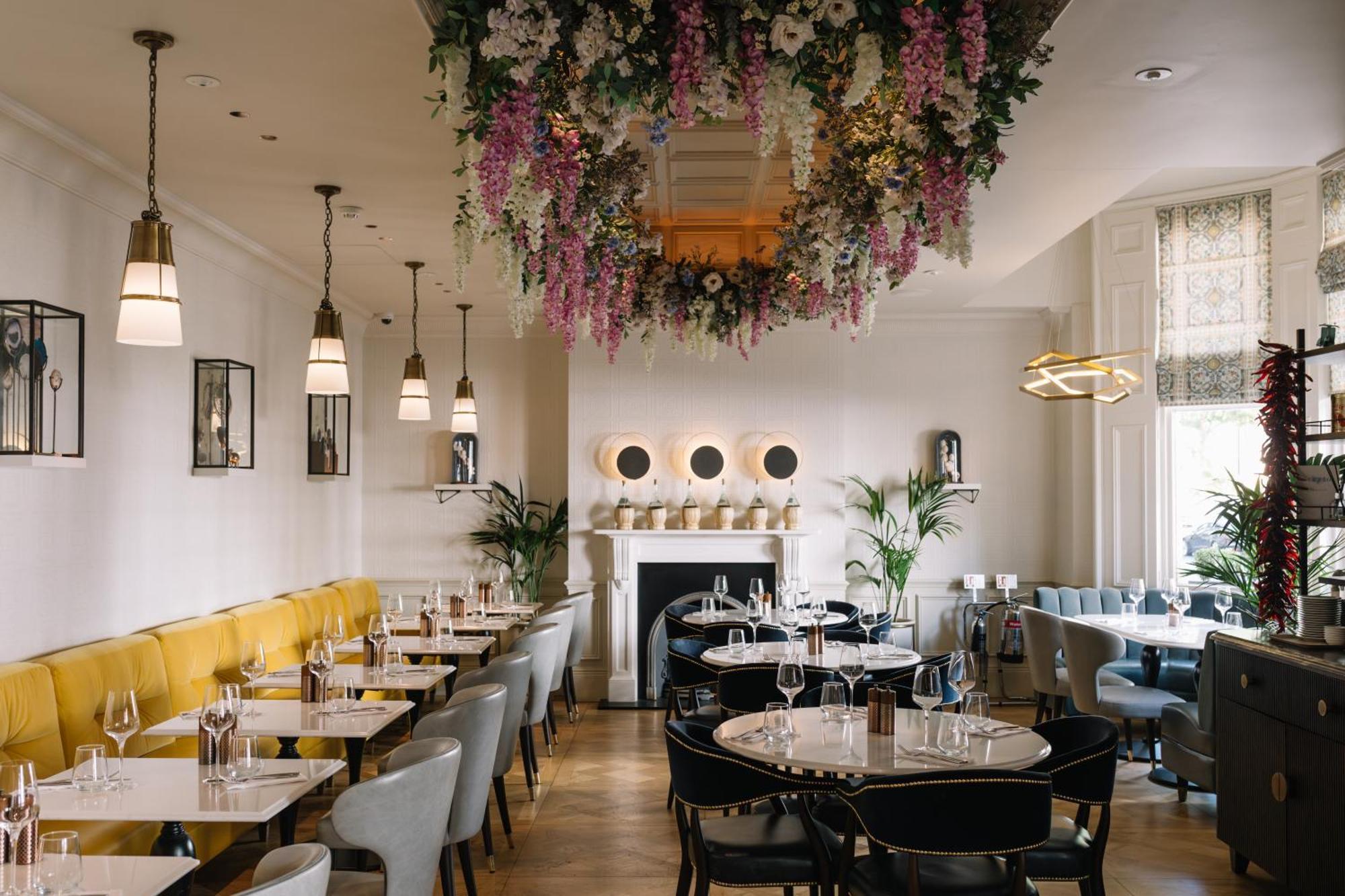 100 Queen'S Gate Hotel London, Curio Collection By Hilton Экстерьер фото Interior of the restaurant