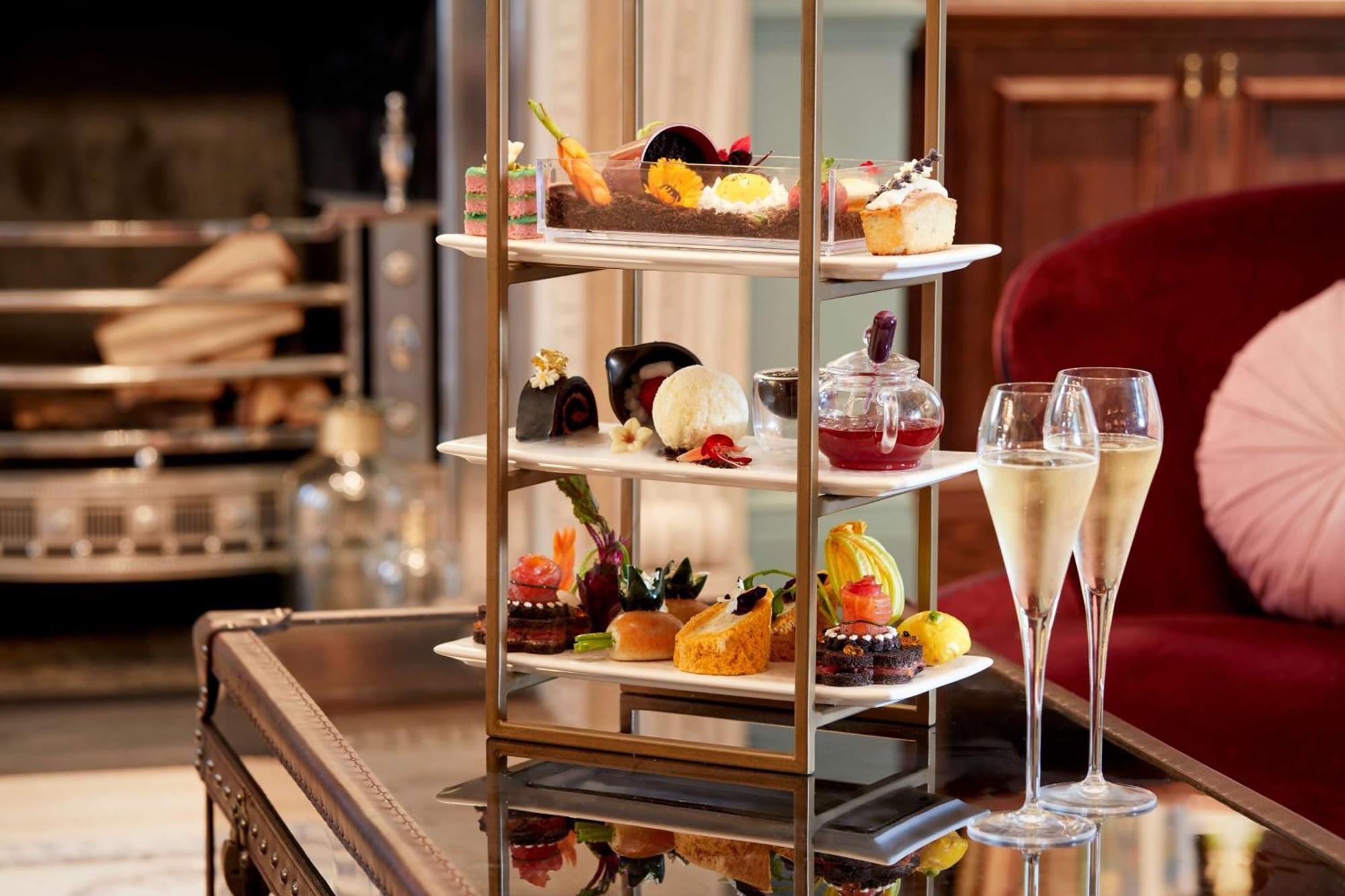 100 Queen'S Gate Hotel London, Curio Collection By Hilton Удобства фото Afternoon tea at the Mandarin Oriental, London