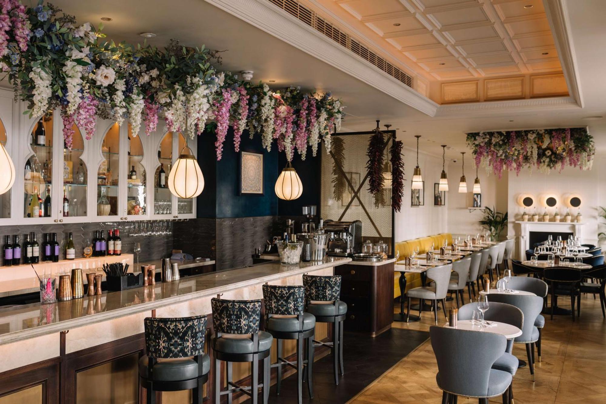 100 Queen'S Gate Hotel London, Curio Collection By Hilton Экстерьер фото The Ivy, St. John's Wood