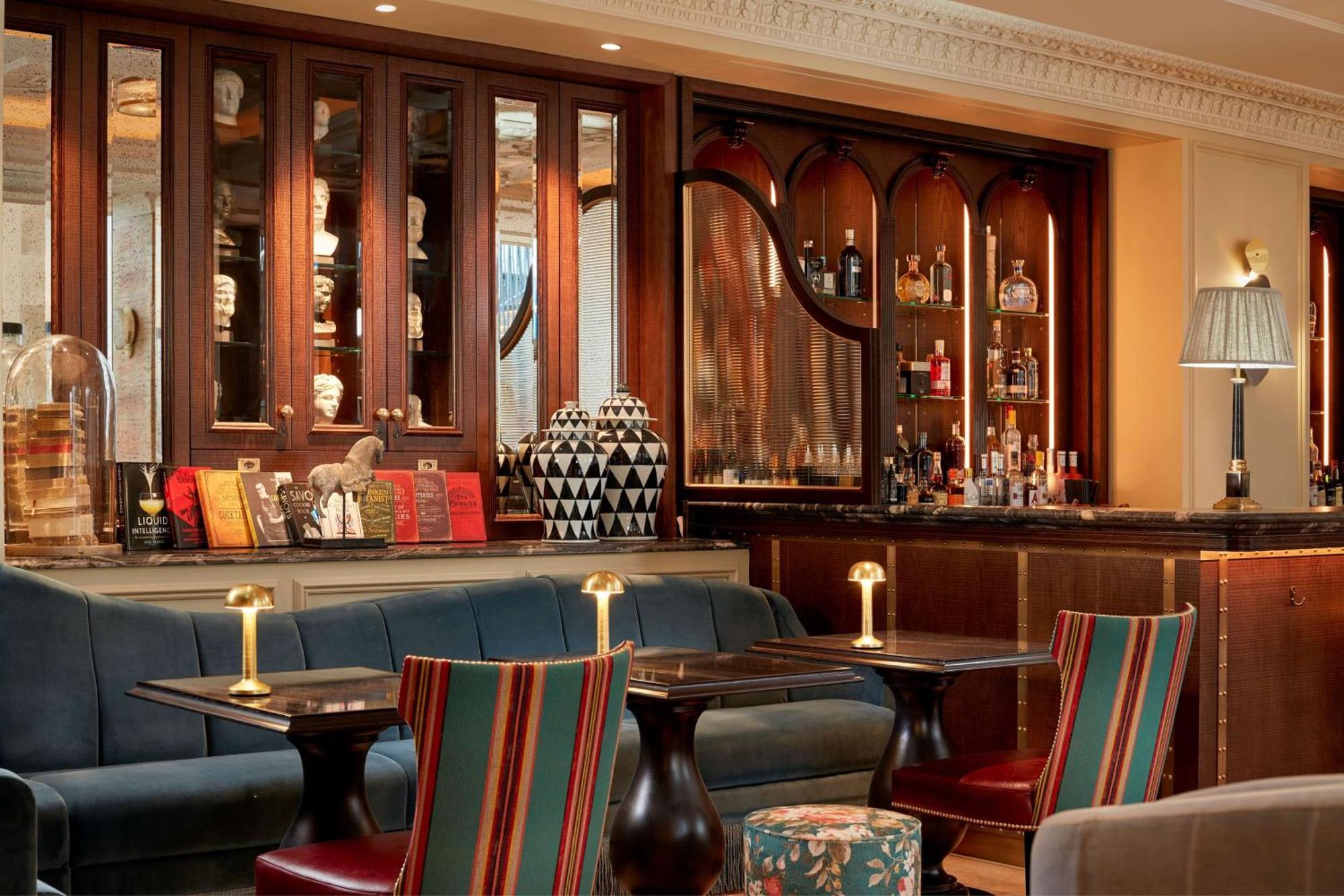 100 Queen'S Gate Hotel London, Curio Collection By Hilton Удобства фото The bar at the Connaught