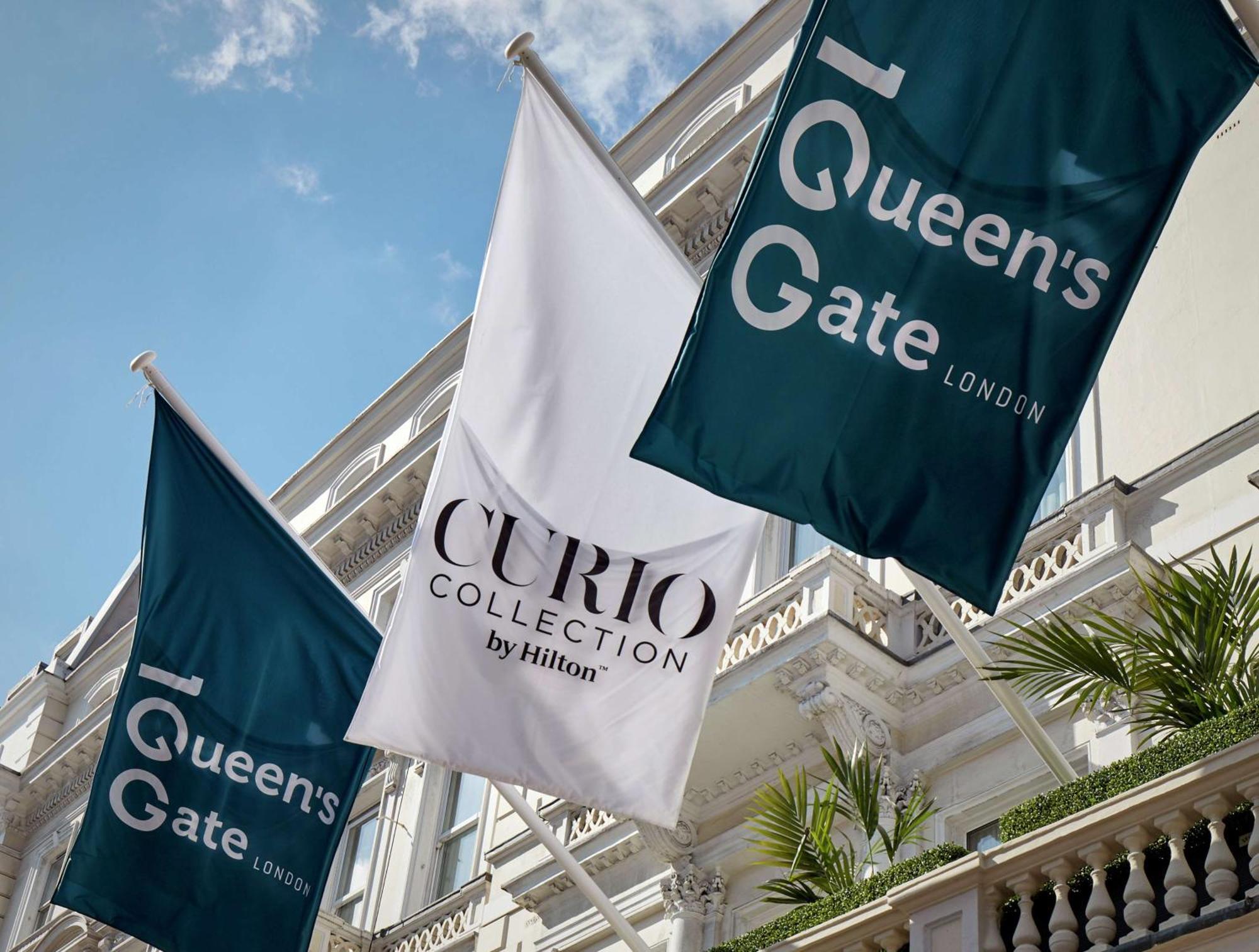 100 Queen'S Gate Hotel London, Curio Collection By Hilton Экстерьер фото Flags at the hotel