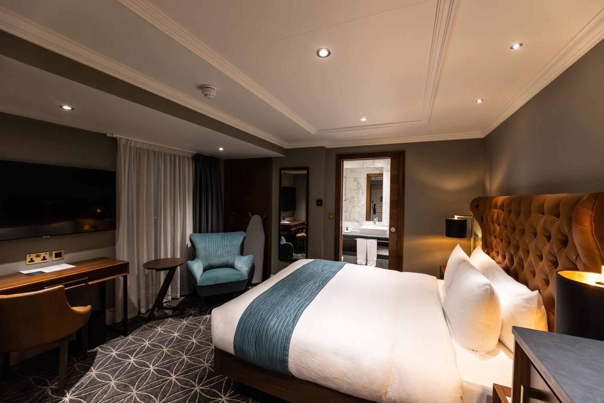 100 Queen'S Gate Hotel London, Curio Collection By Hilton Экстерьер фото Deluxe Room