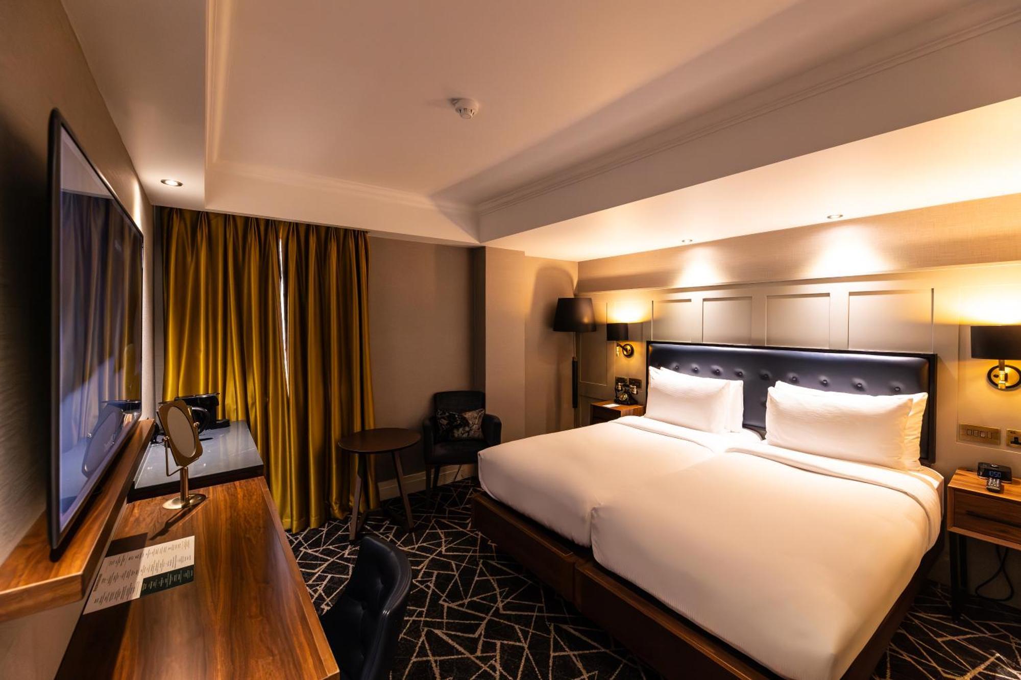 100 Queen'S Gate Hotel London, Curio Collection By Hilton Экстерьер фото Deluxe Room