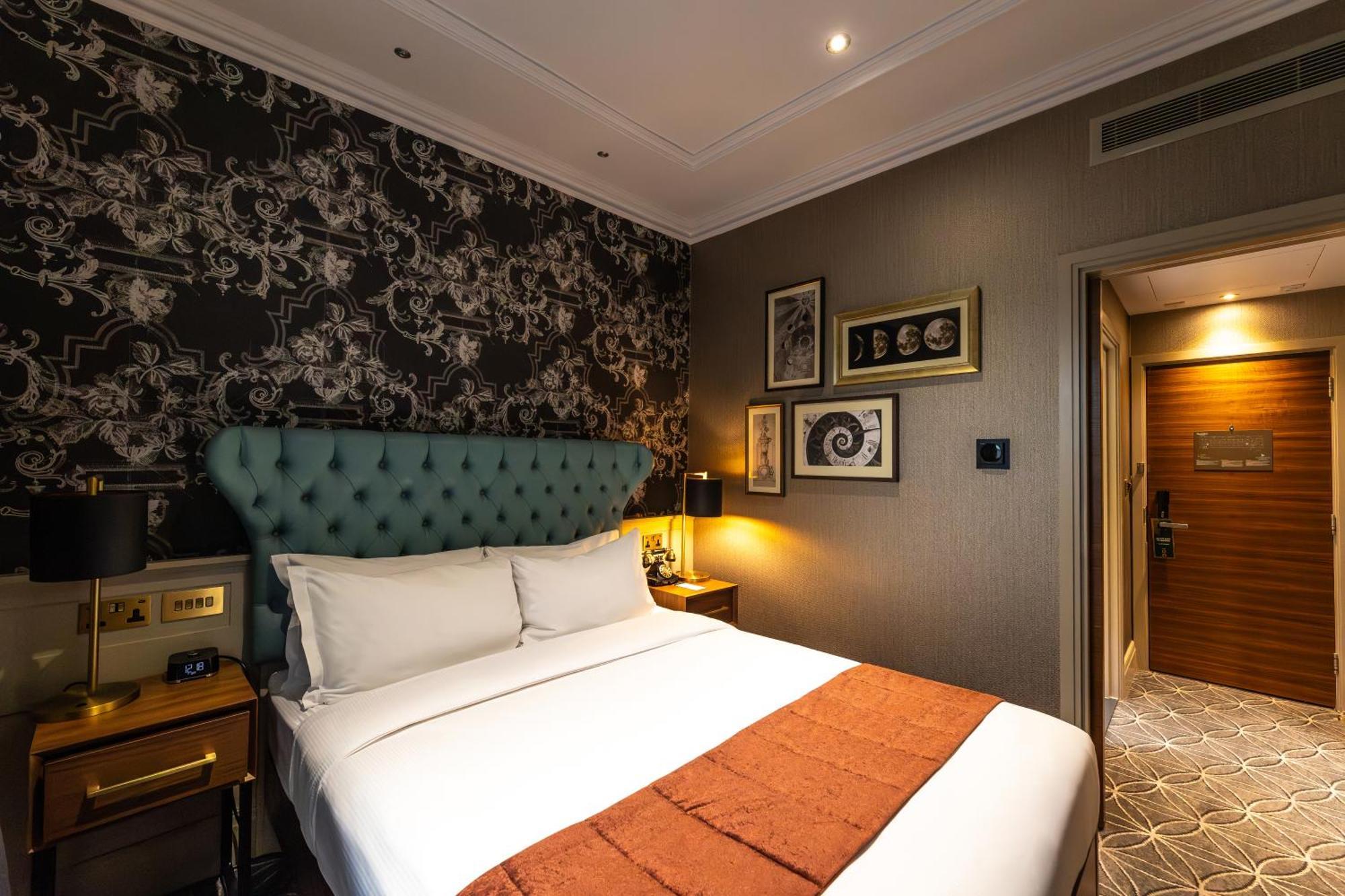 100 Queen'S Gate Hotel London, Curio Collection By Hilton Экстерьер фото Deluxe Room